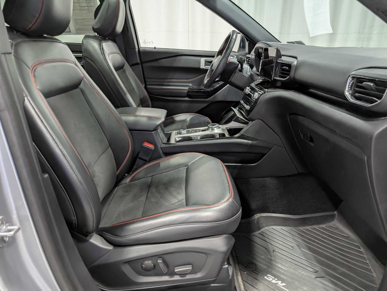 2022 Ford Explorer ST-Line photo 40