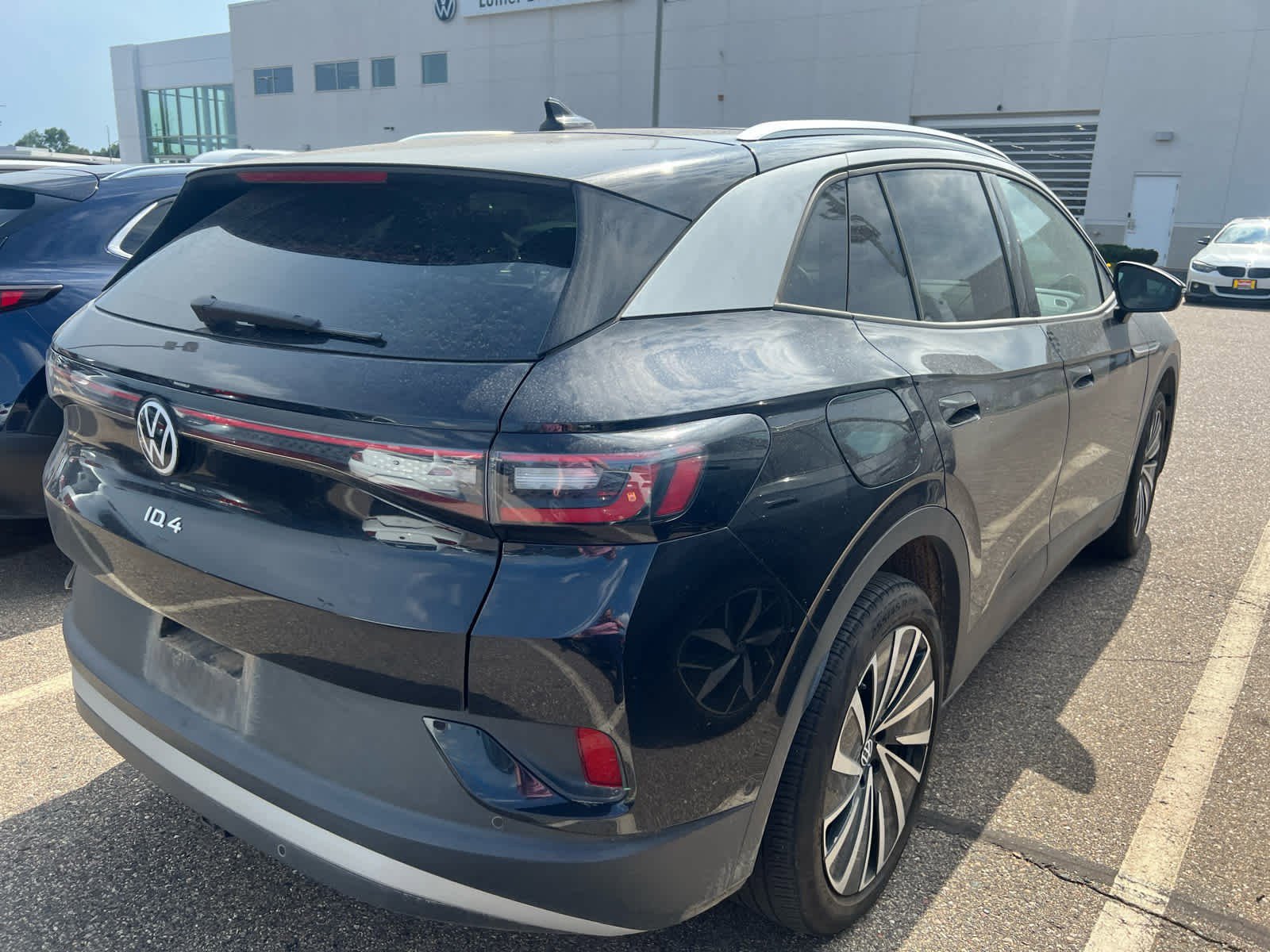 2023 Volkswagen ID.4 Pro Plus photo 3
