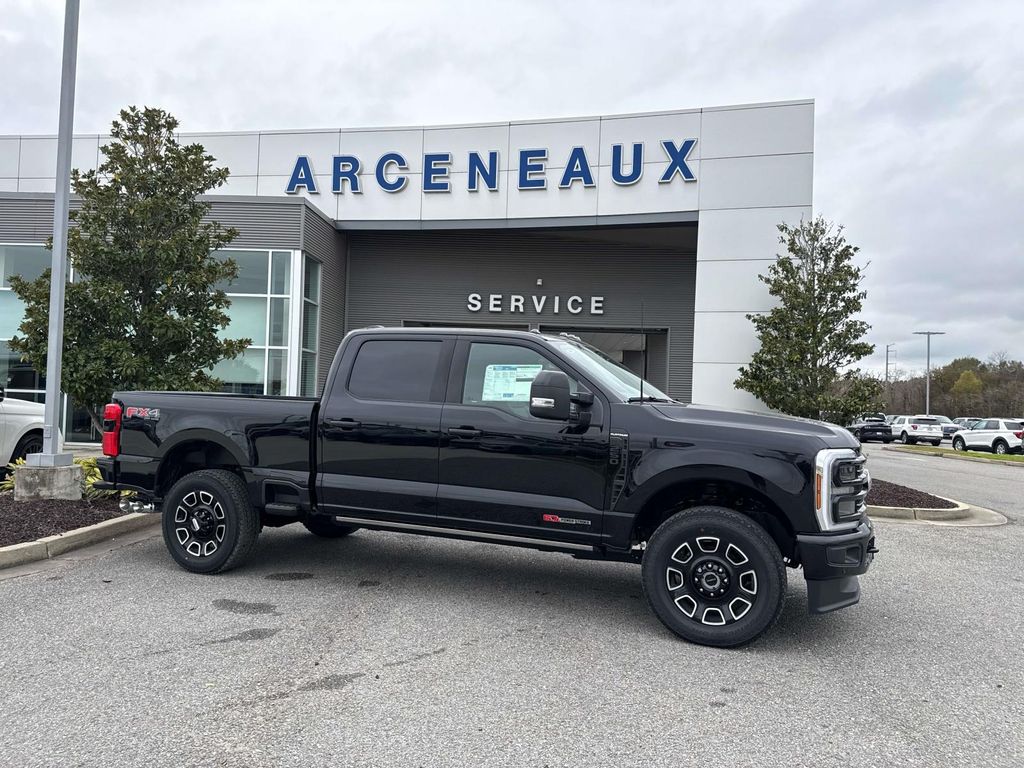 2025 Ford F-250 Super Duty Platinum's photo