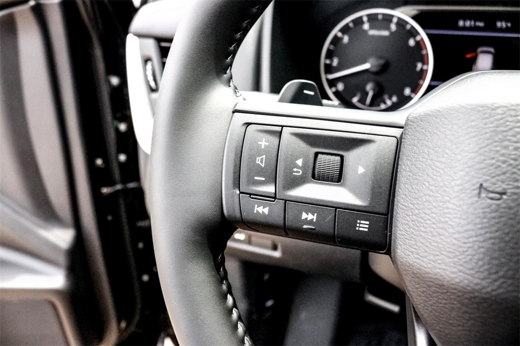 2025 Nissan Rogue SV photo 13