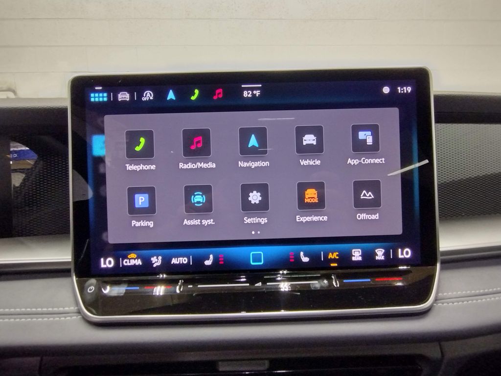2025 Volkswagen Tiguan SE R-Line Black photo 30