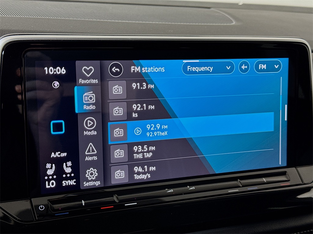 2025 Volkswagen Atlas SE Technology photo 29