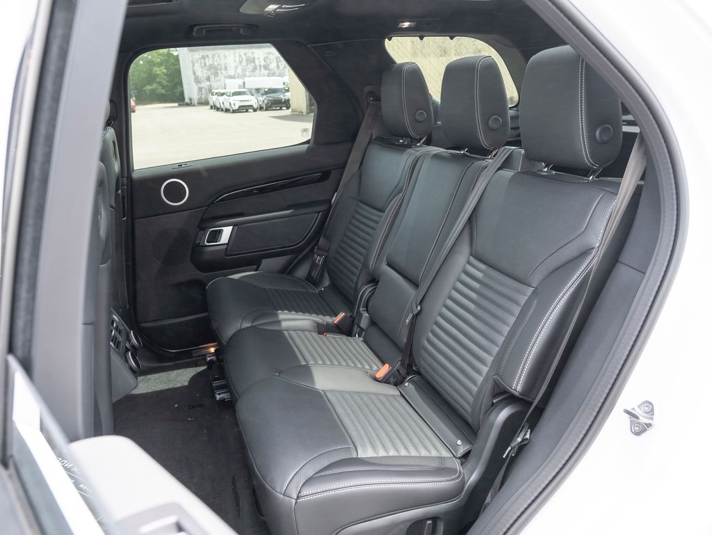 2025 Land Rover Discovery S photo 21