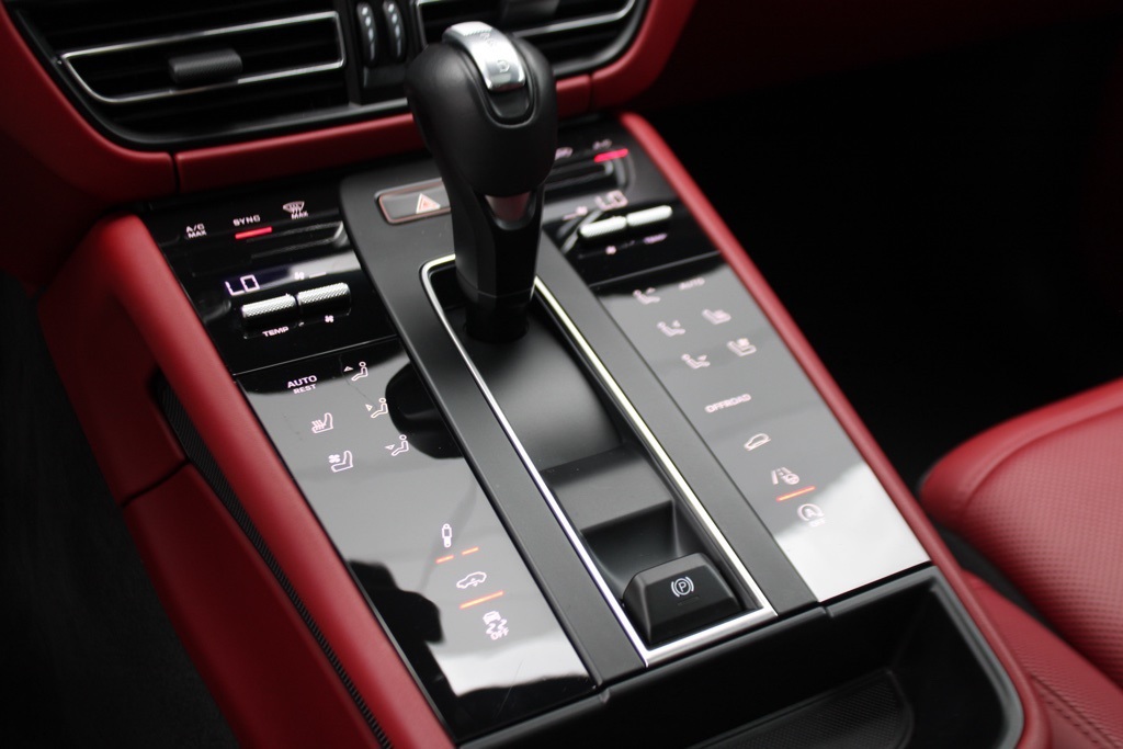 2025 Porsche Macan Base photo 27