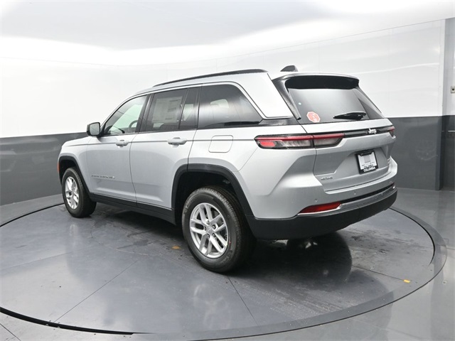 2025 Jeep Grand Cherokee Laredo X photo 4