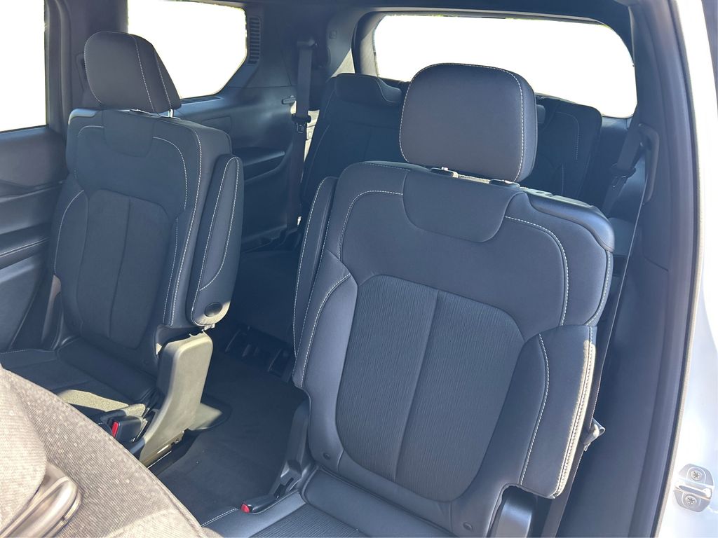 2025 Jeep Grand Cherokee Laredo X photo 19