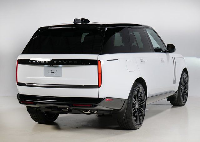 2025 Land Rover Range Rover SE photo 2