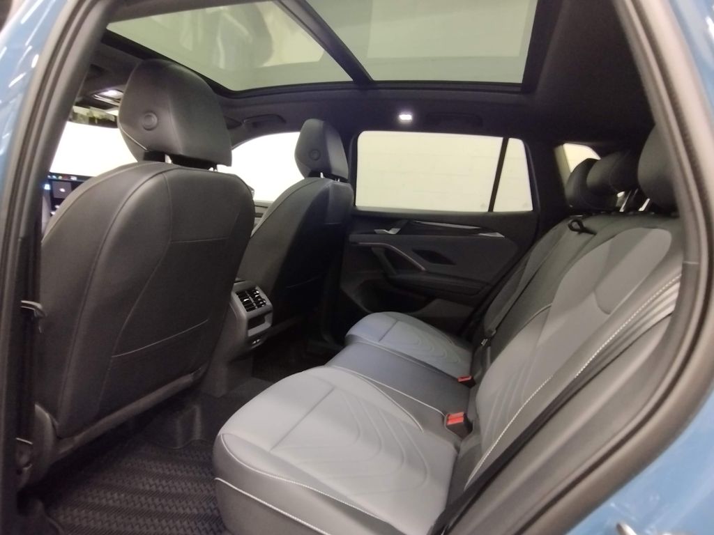 2025 Volkswagen Tiguan SE R-Line Black photo 25