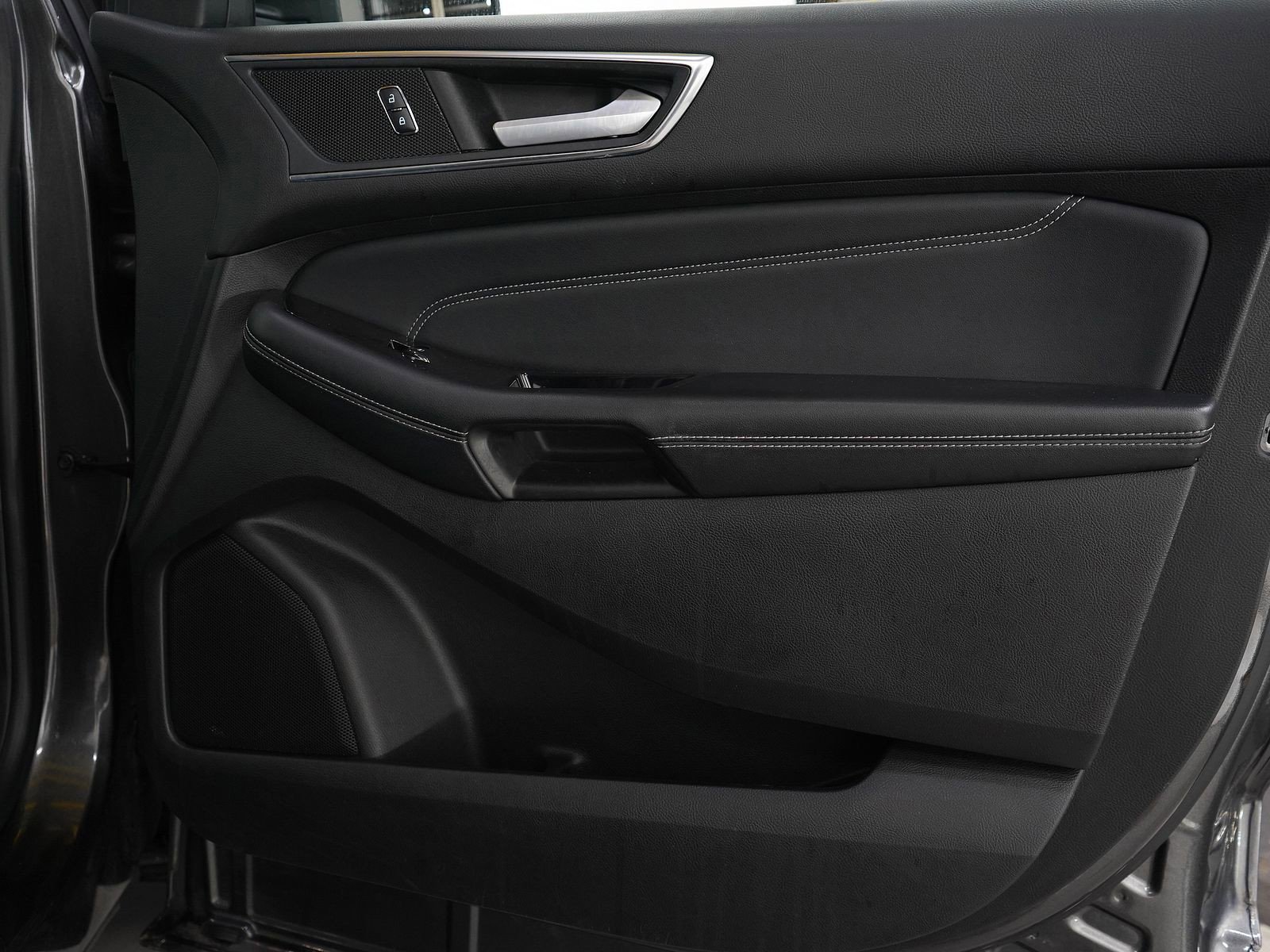 2017 Ford Edge Titanium photo 9