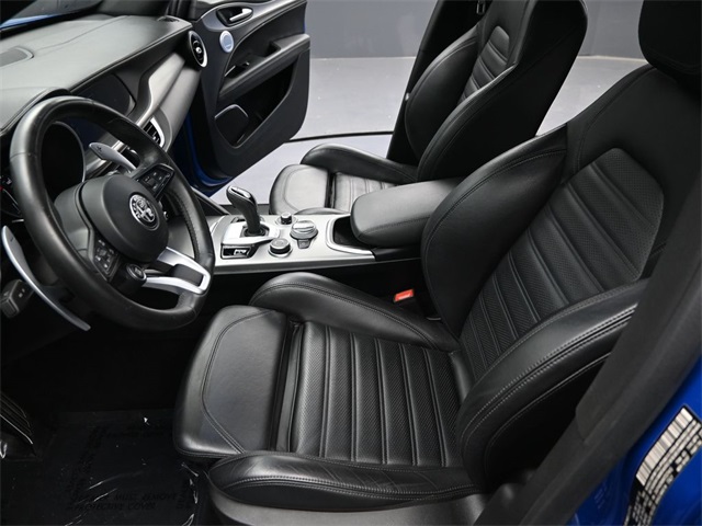 2022 Alfa Romeo Stelvio Ti Sport photo 6