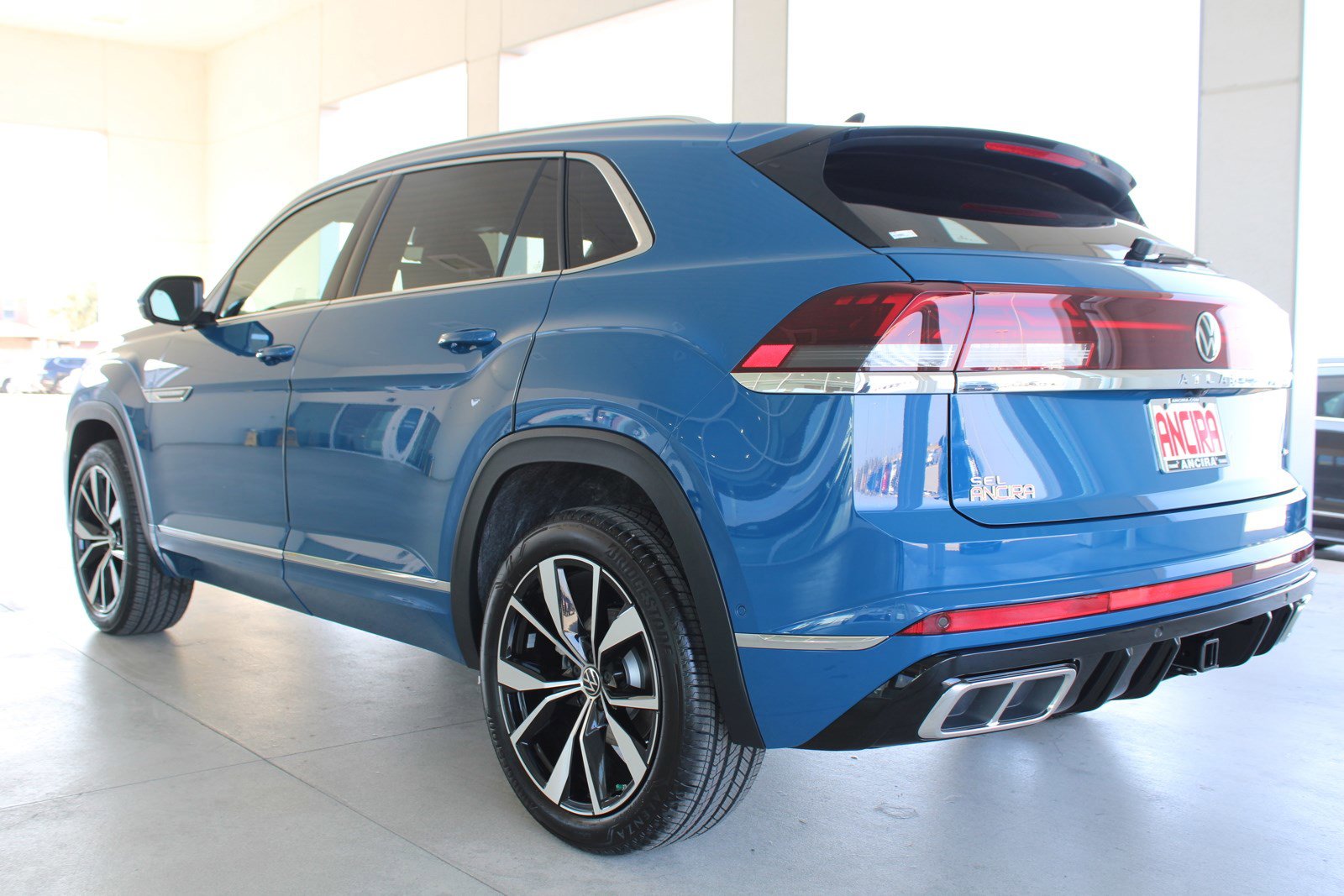 2025 Volkswagen Atlas Cross Sport SEL Premium R-Line photo 6