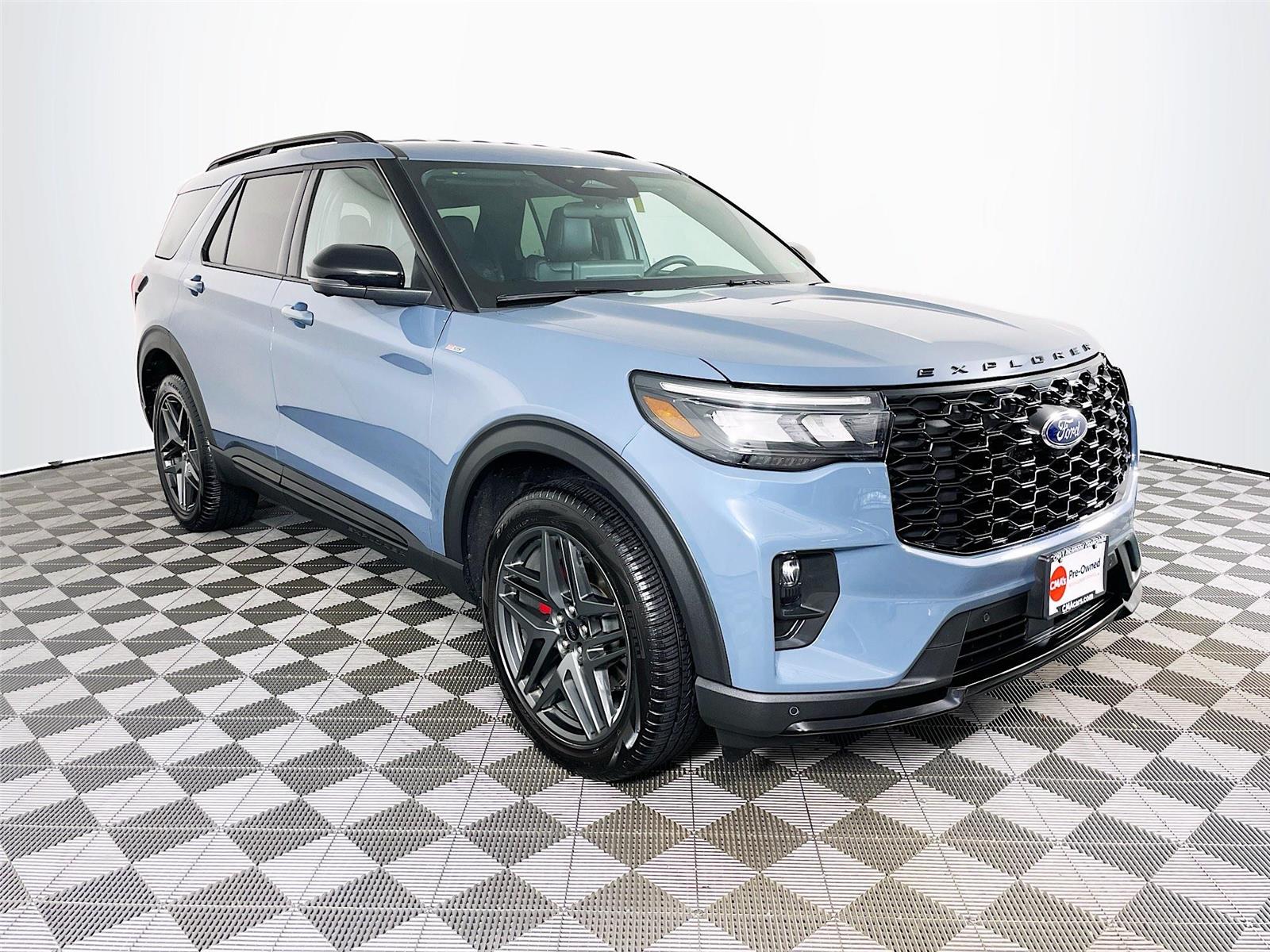 2025 Ford Explorer ST-LINE's photo