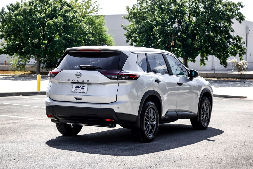 2025 Nissan Rogue S photo 4