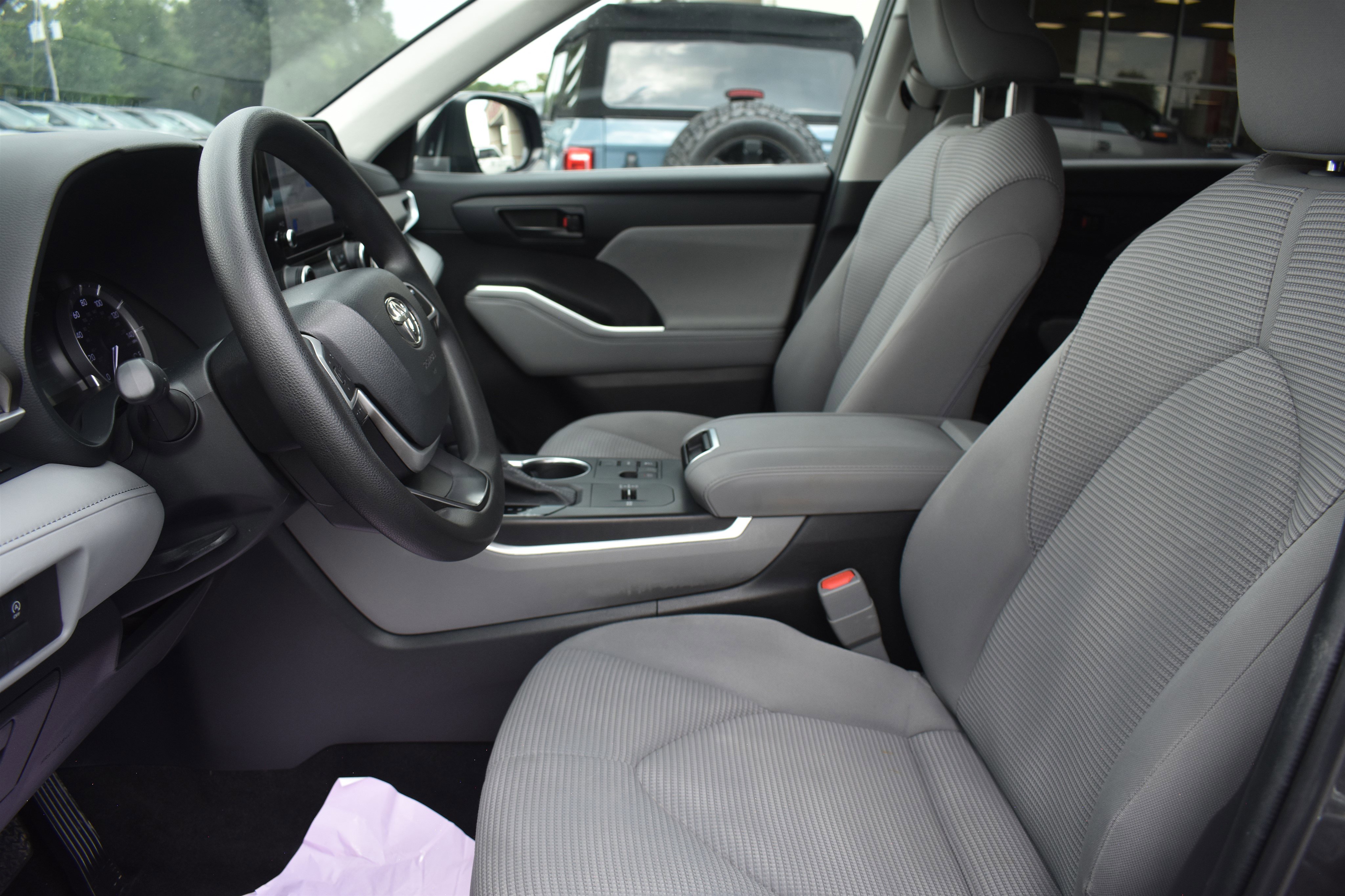 2023 Toyota Highlander L photo 5