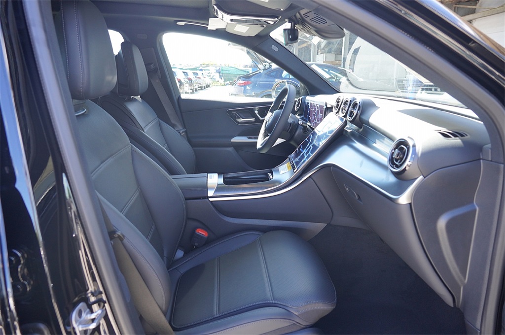 2026 Mercedes Benz GLC 300 photo 12