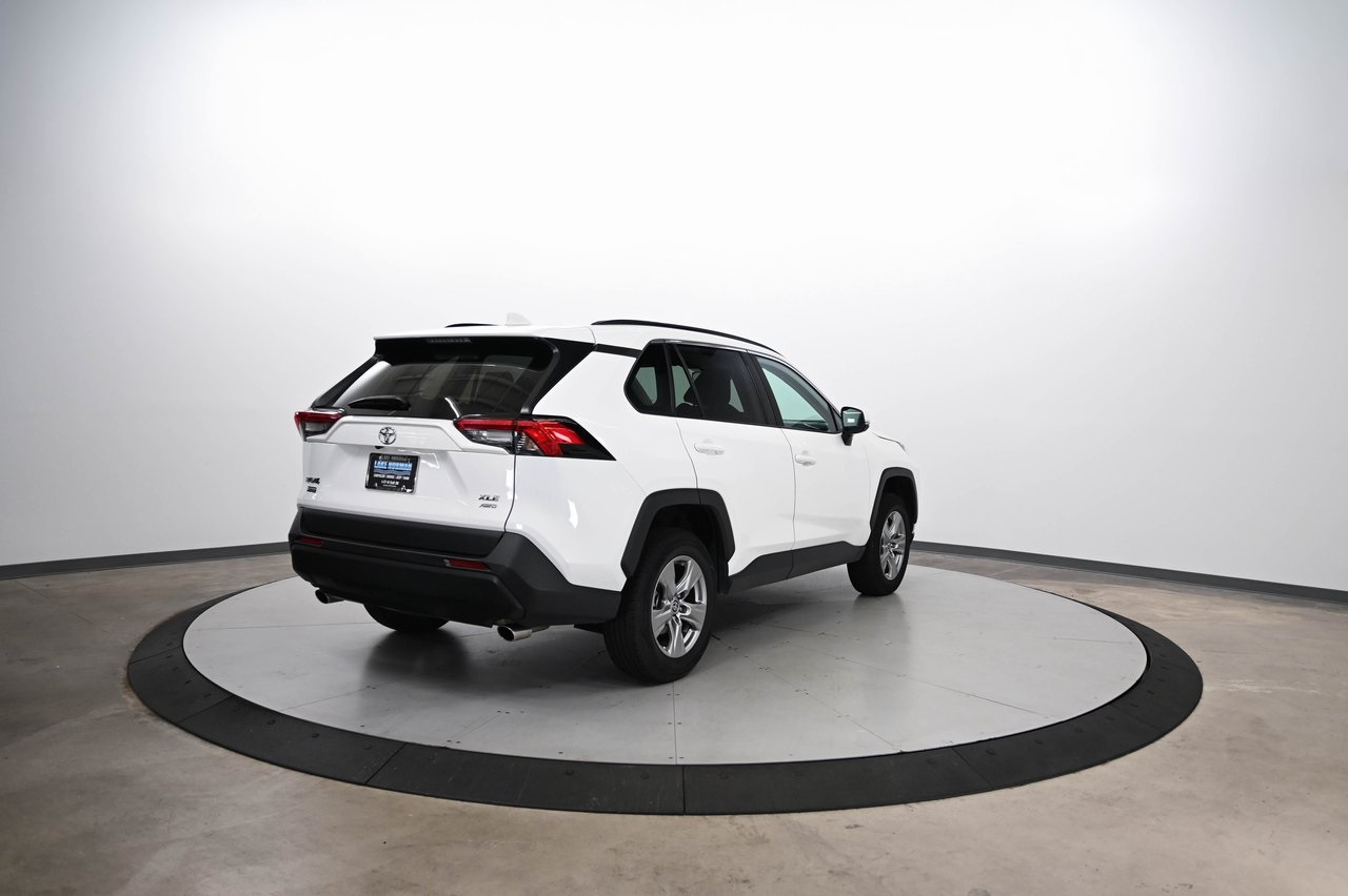 2023 Toyota RAV4 XLE photo 3