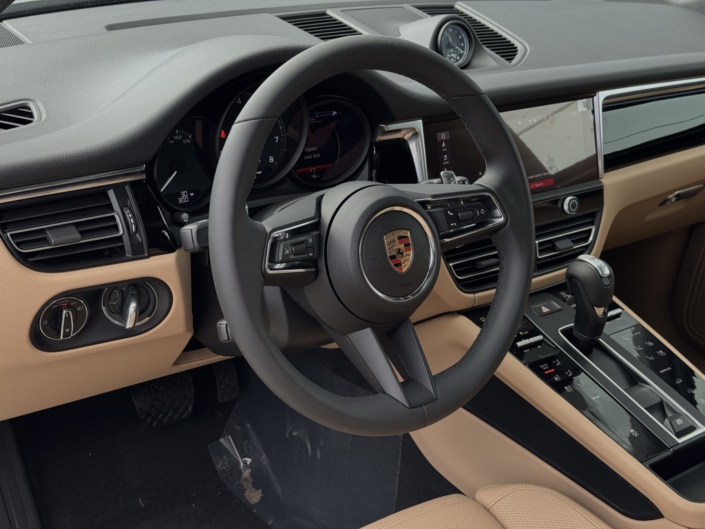 2025 Porsche Macan T photo 3