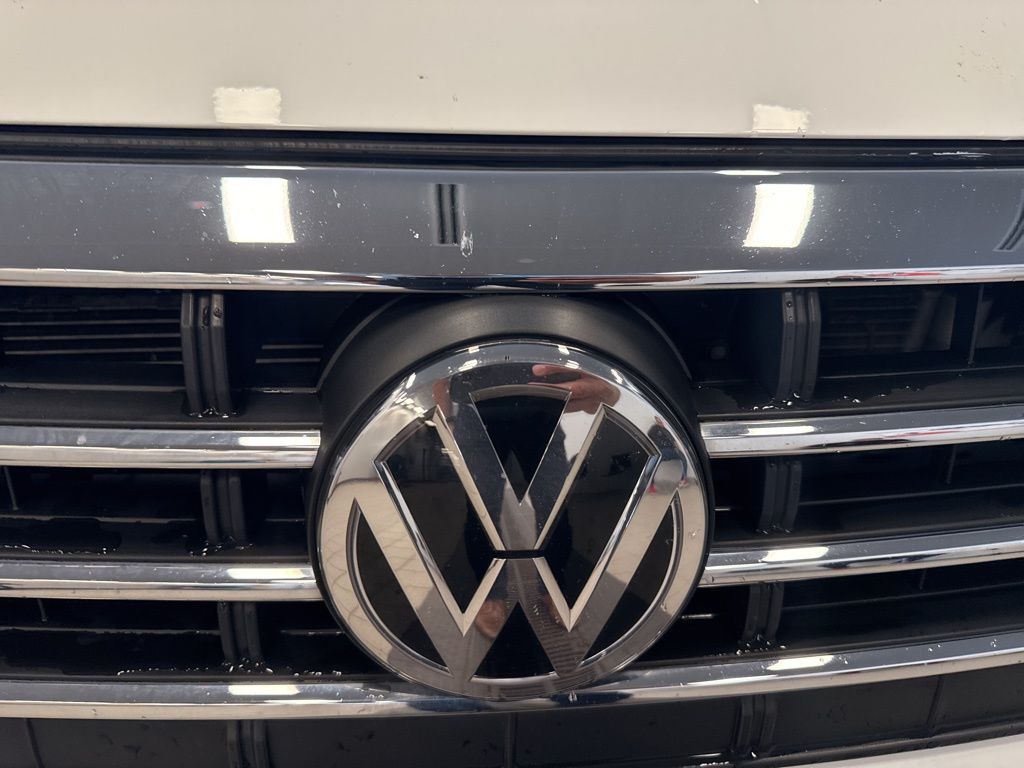 2021 Volkswagen Jetta SEL Premium photo 2