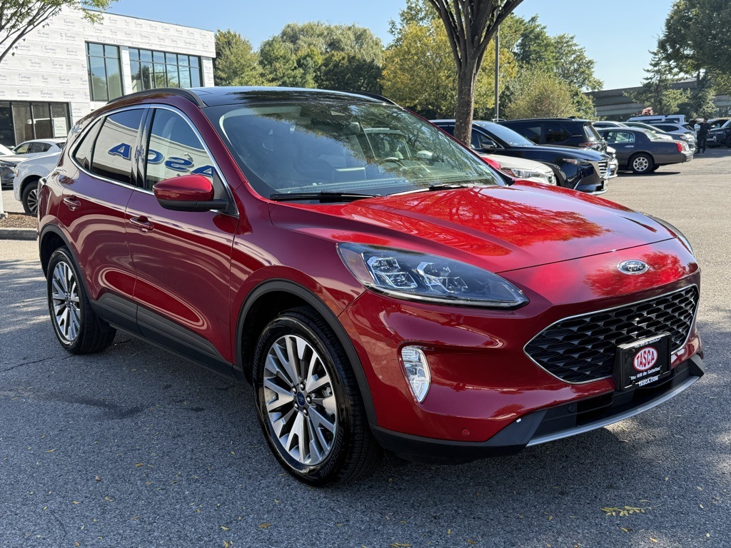 2022 Ford Escape Titanium photo 4