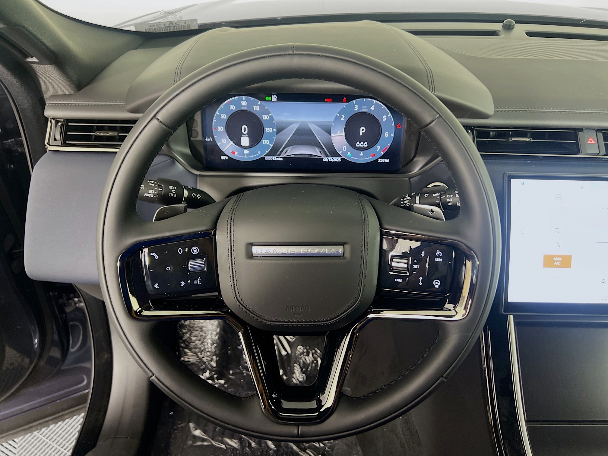 2026 Land Rover Range Rover Velar SE photo 14