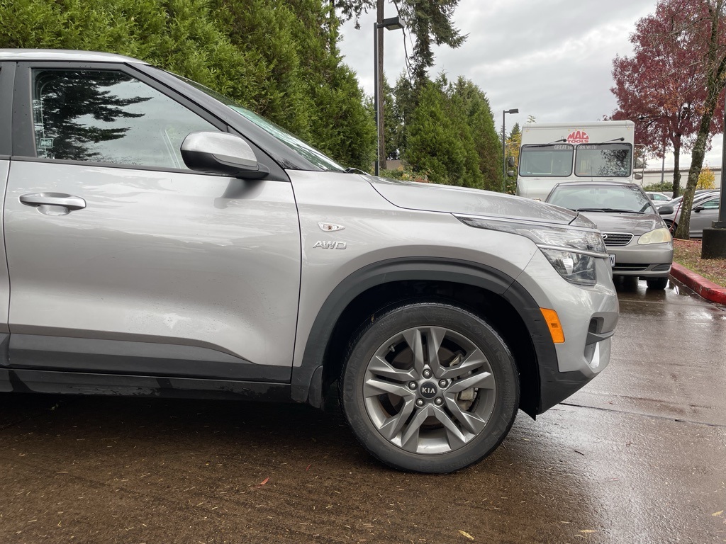 2021 Kia Seltos LX photo 2