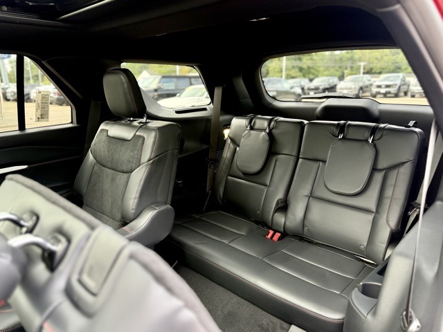 2025 Ford Explorer ST photo 28