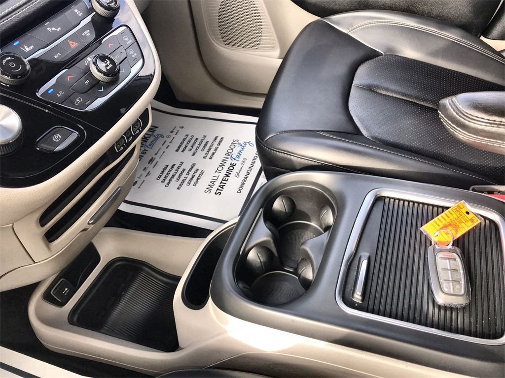 2023 Chrysler Pacifica Hybrid Touring L photo 20