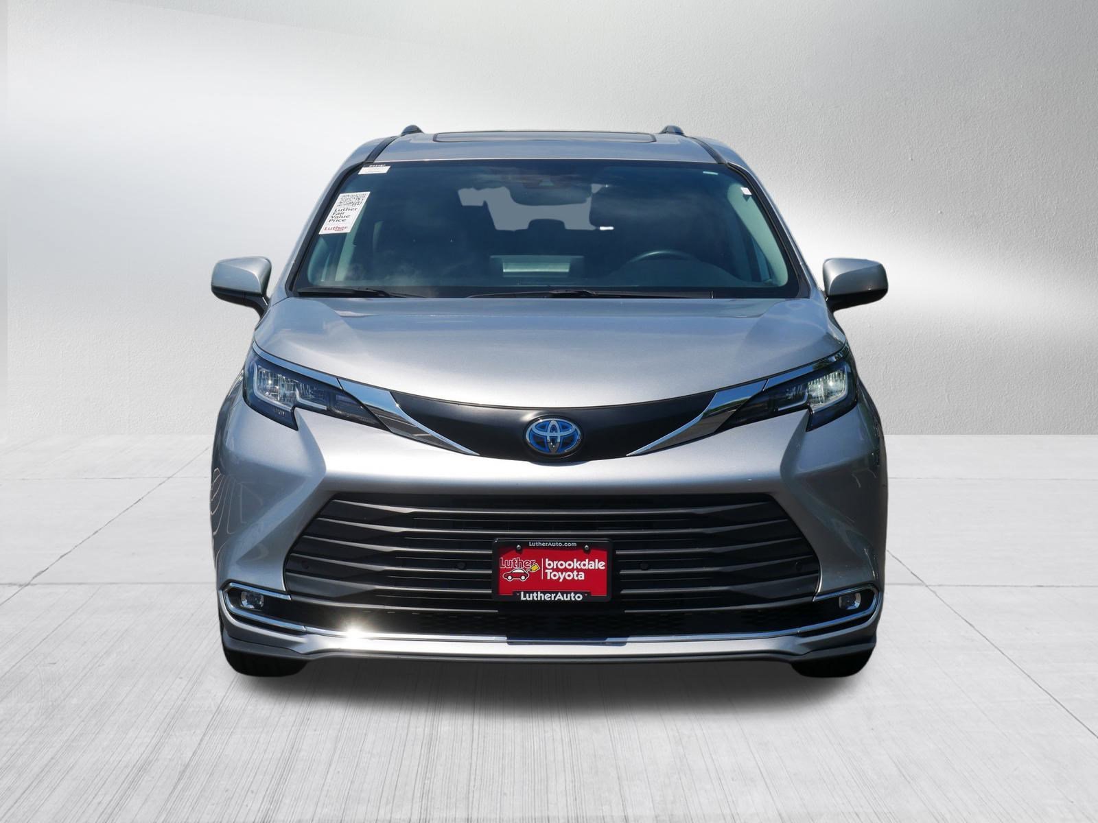 Certified 2023 Toyota Sienna XLE with VIN 5TDYRKEC8PS172081 for sale in Brooklyn Center, Minnesota