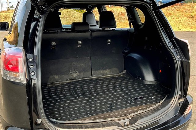 2016 Toyota RAV4 SE photo 23