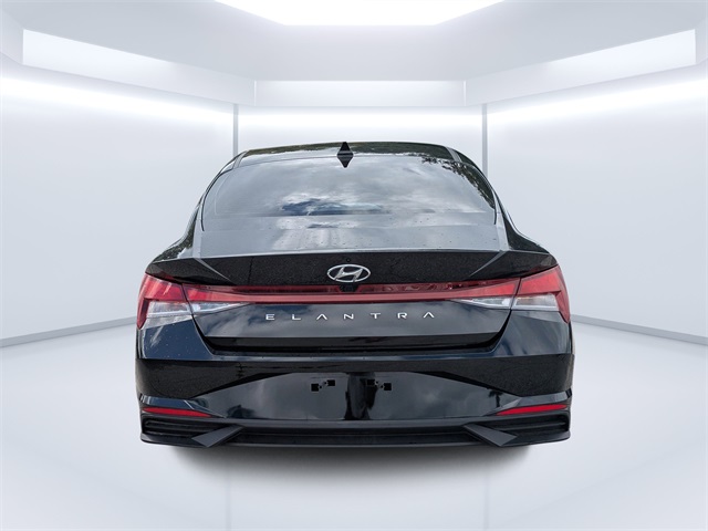 2023 Hyundai Elantra SEL photo 4