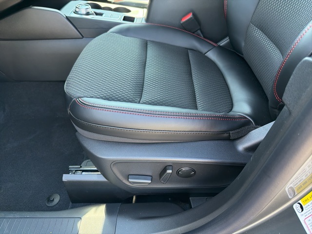 2025 Ford Escape ST-Line photo 9