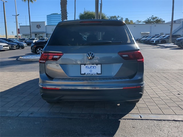 2023 Volkswagen Tiguan SE photo 2