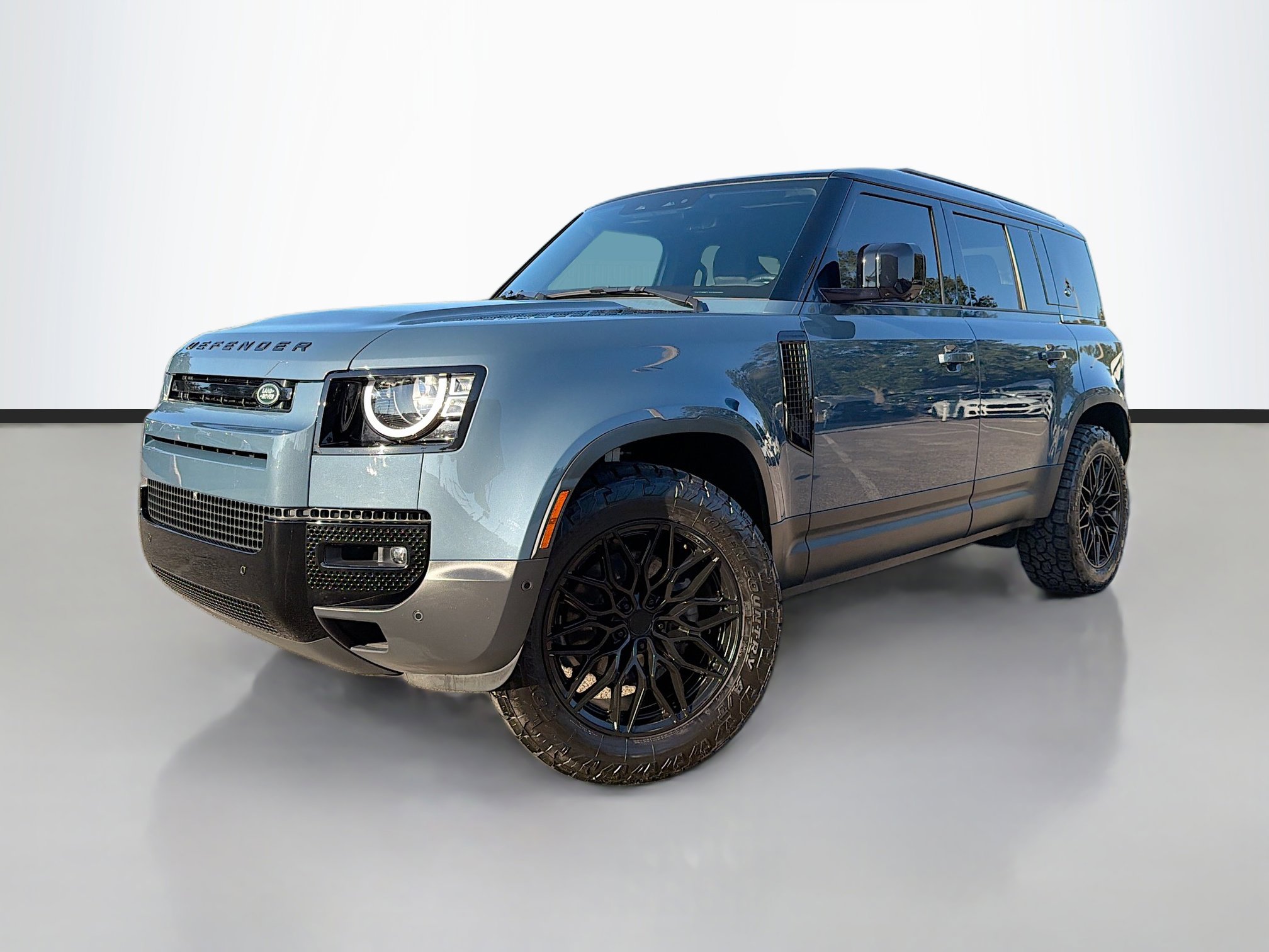 2023 Land Rover Defender S's photo