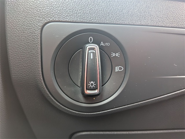 2020 Volkswagen Tiguan SE photo 19