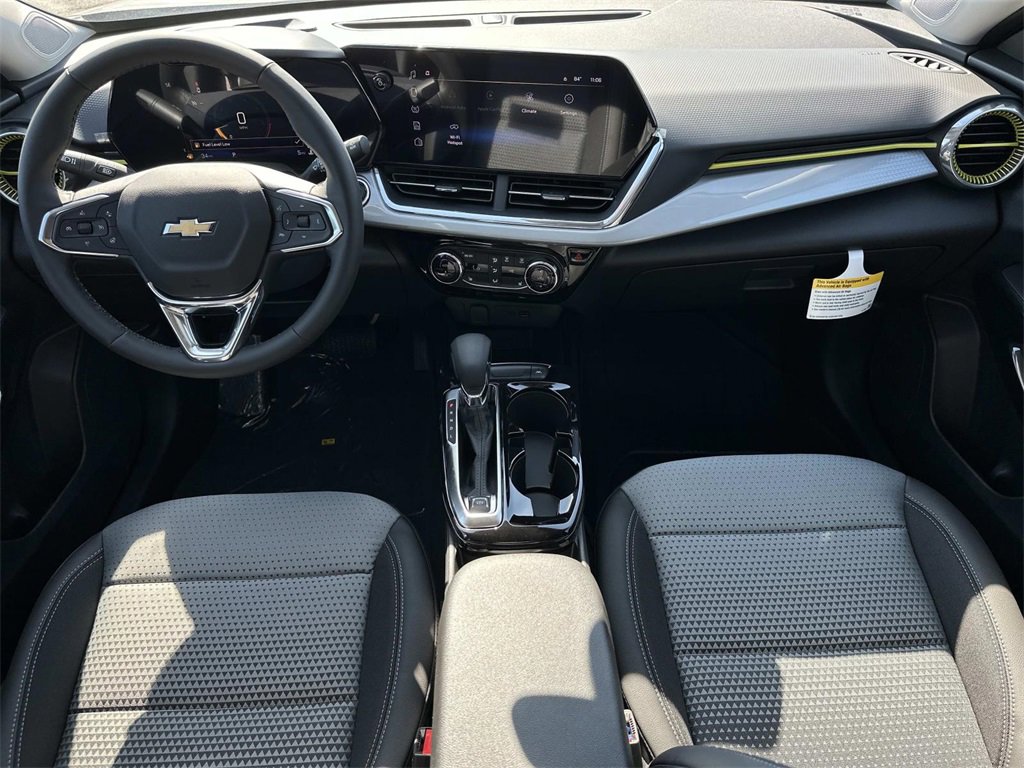 2025 Chevrolet Trax LT photo 3