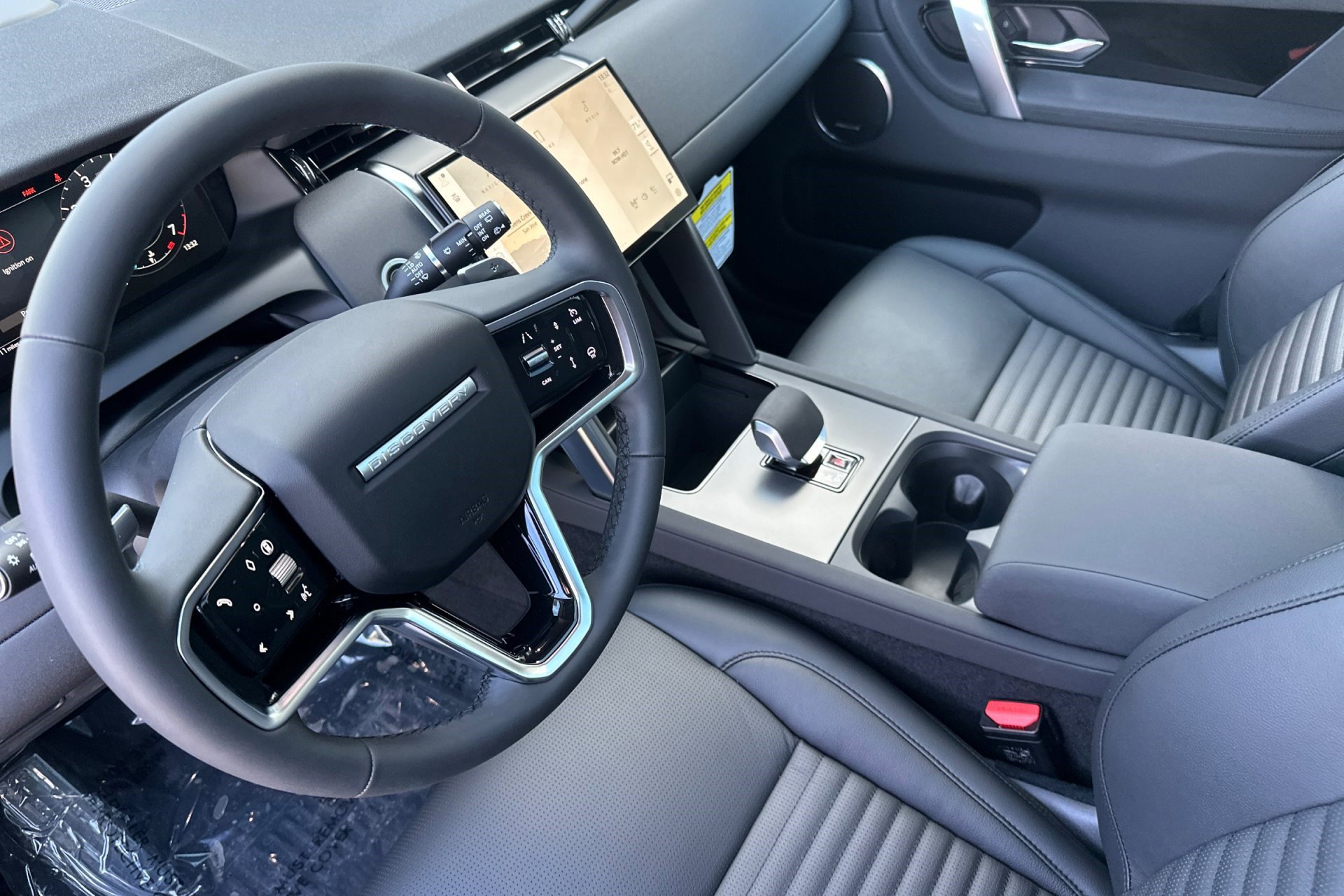 2025 Land Rover Discovery Sport S photo 4