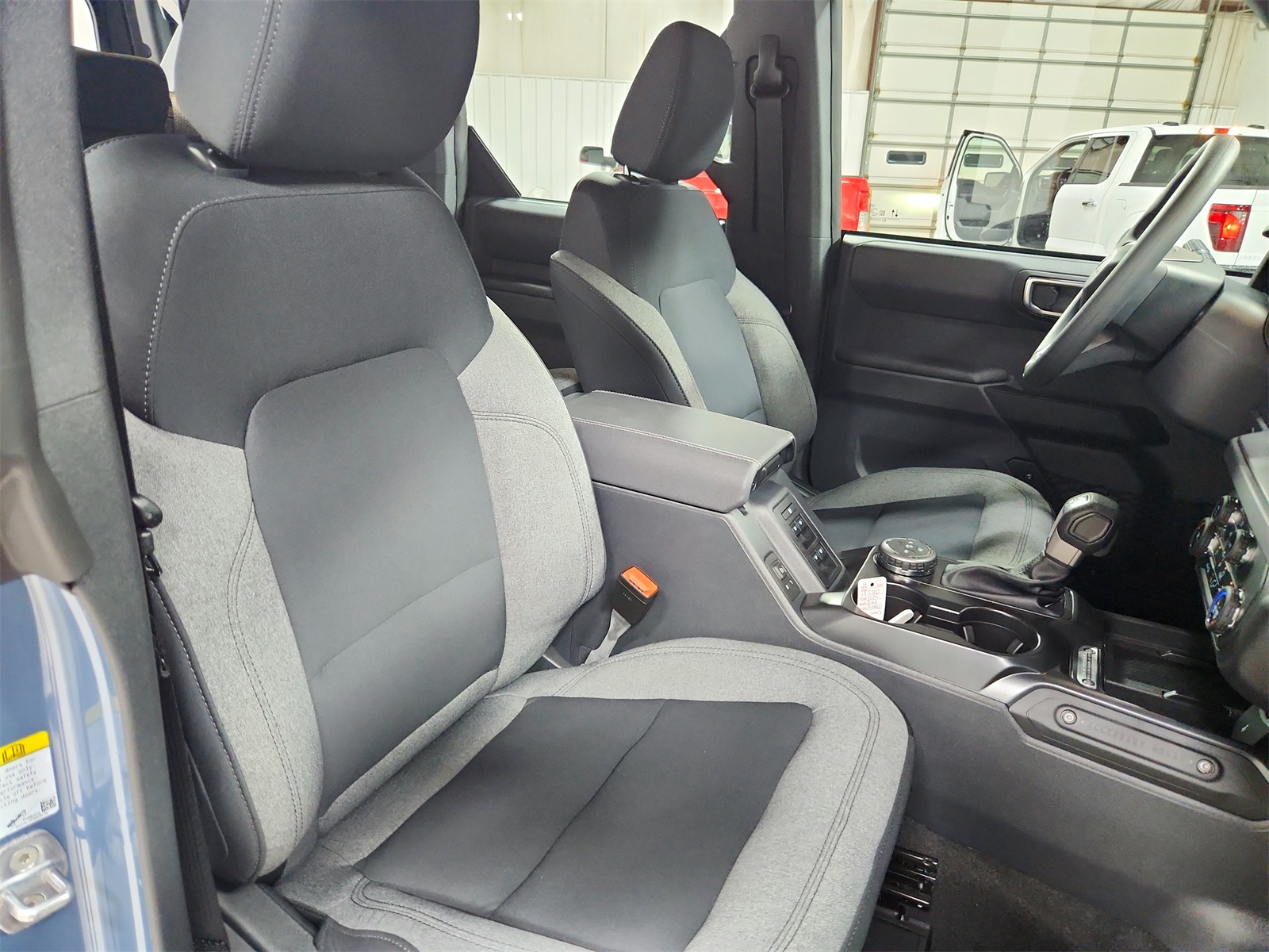 2025 Ford Bronco Base photo 38