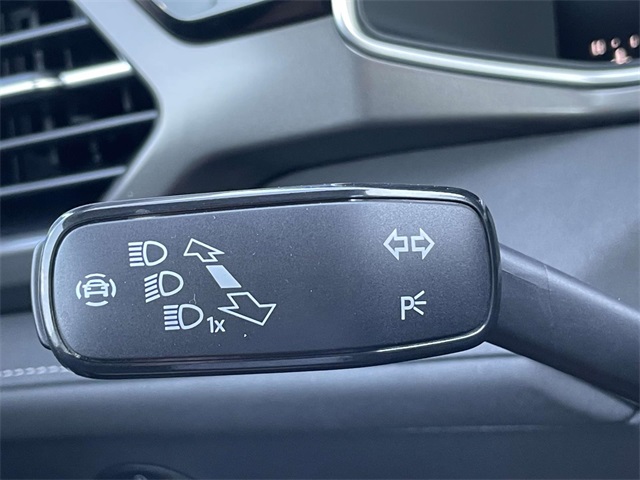 2025 Volkswagen Taos SE photo 25