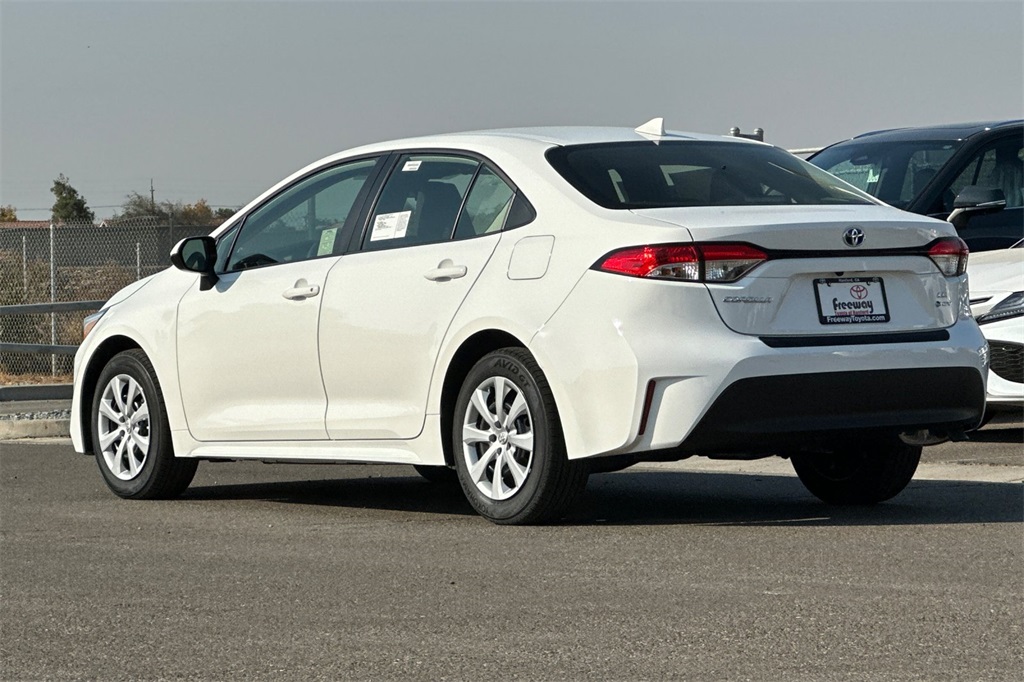 2025 Toyota Corolla Hybrid LE photo 4