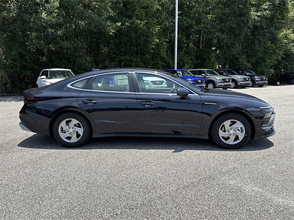 2025 Hyundai Sonata SE photo 2
