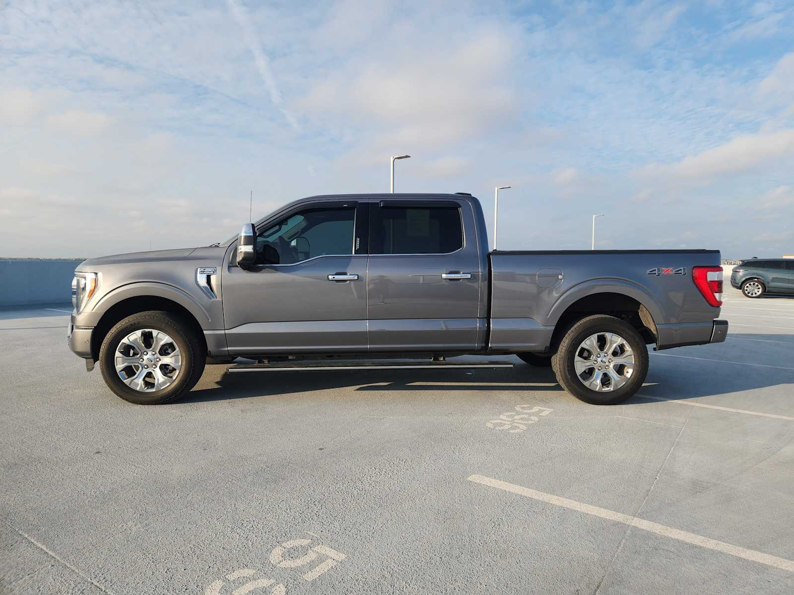 2023 Ford F-150 Platinum photo 4
