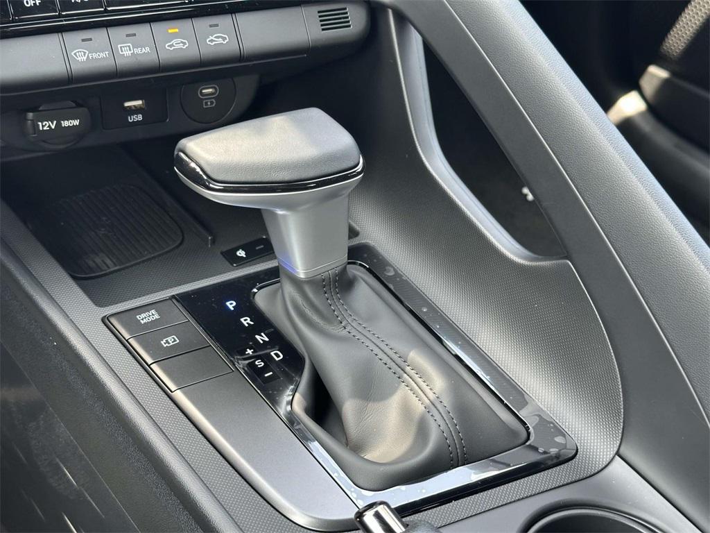2025 Hyundai Elantra SEL Sport photo 19