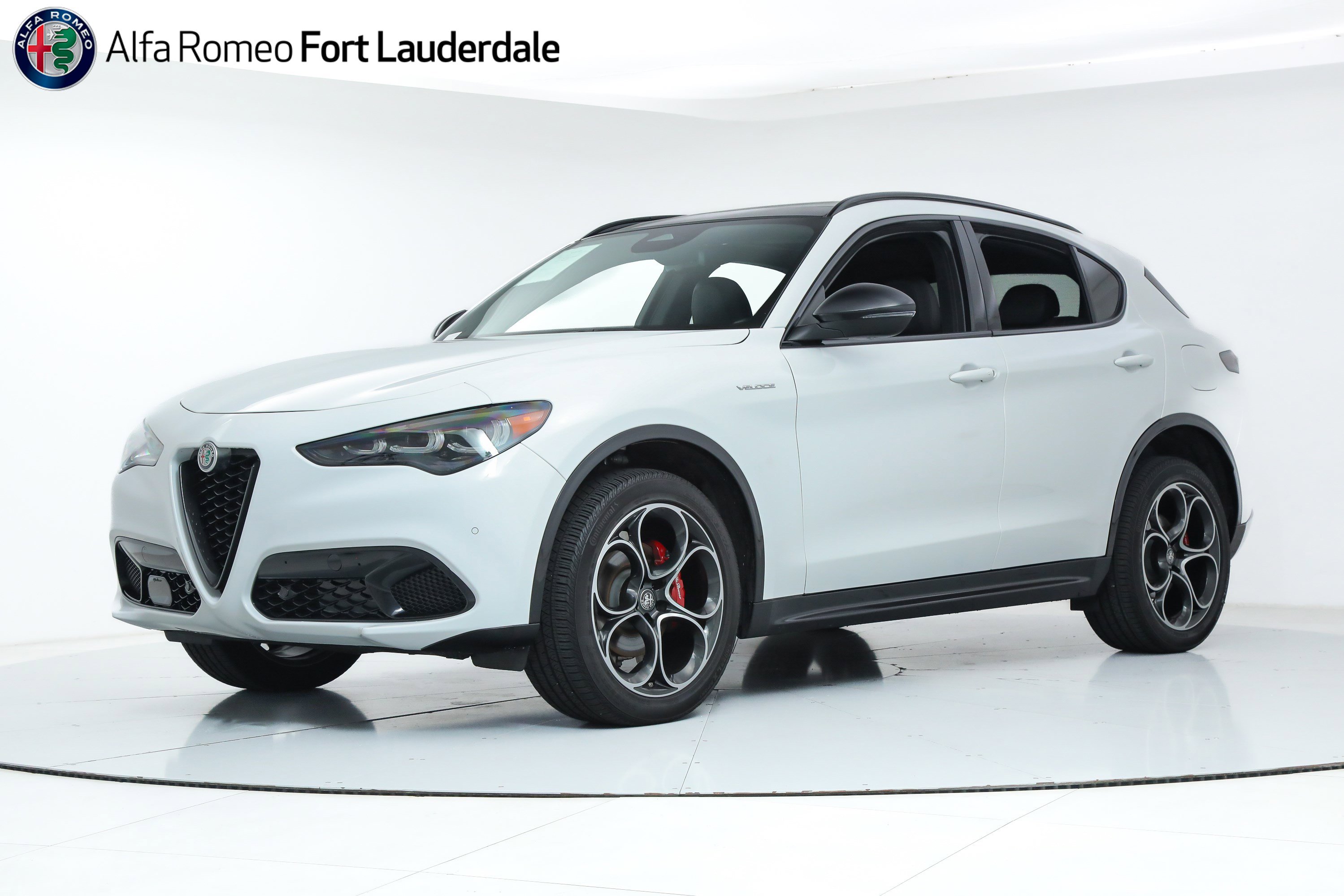 2025 Alfa Romeo Stelvio Base's photo