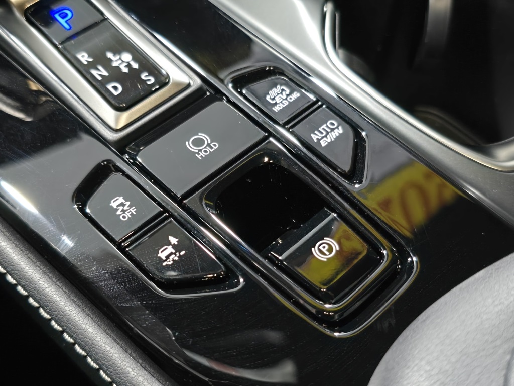 2025 Lexus NX 450h+ F SPORT photo 23