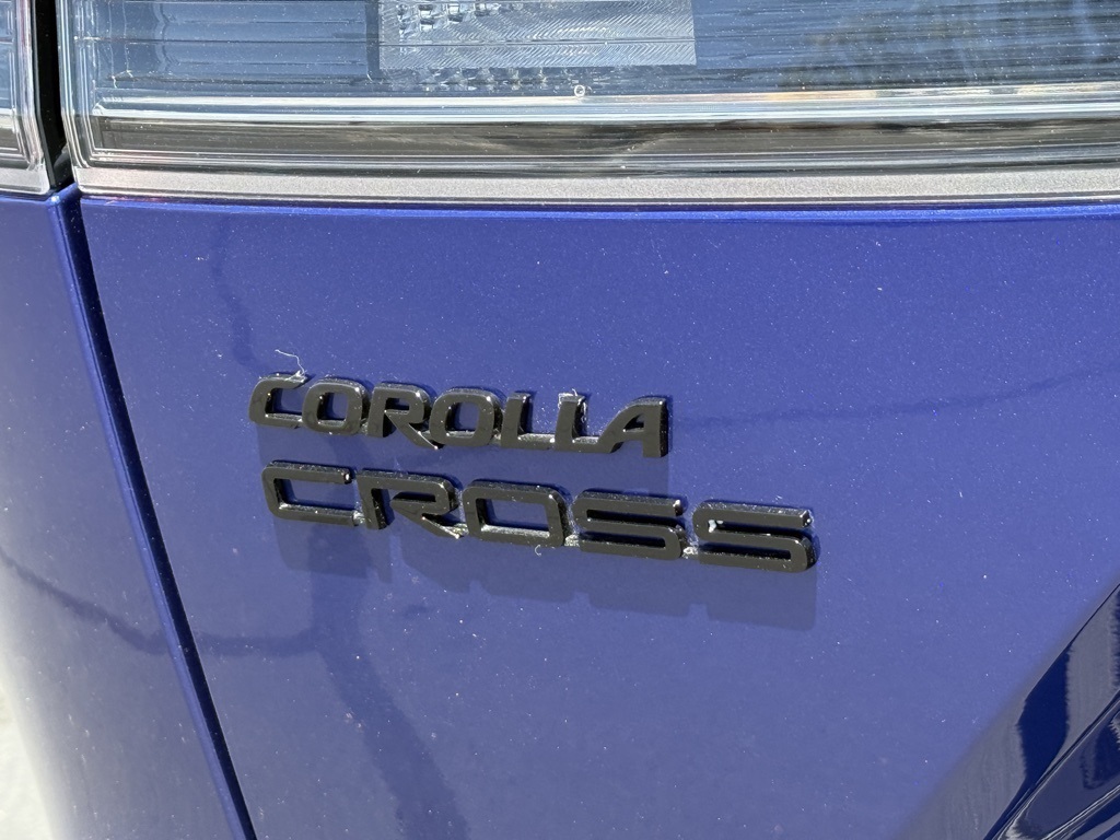 2023 Toyota Corolla Cross XLE photo 14