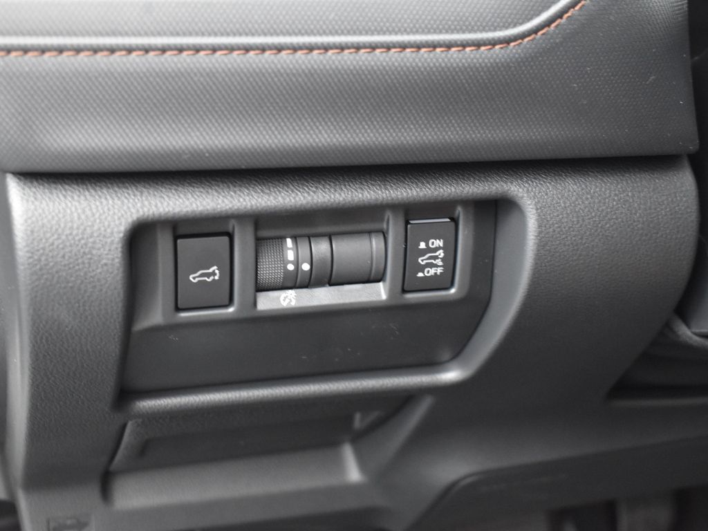 2025 Subaru Forester Touring photo 8