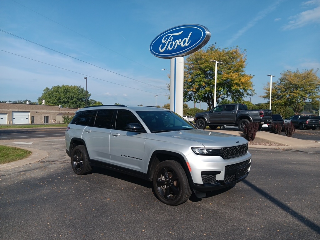 2023 Jeep Grand Cherokee Altitude photo 2