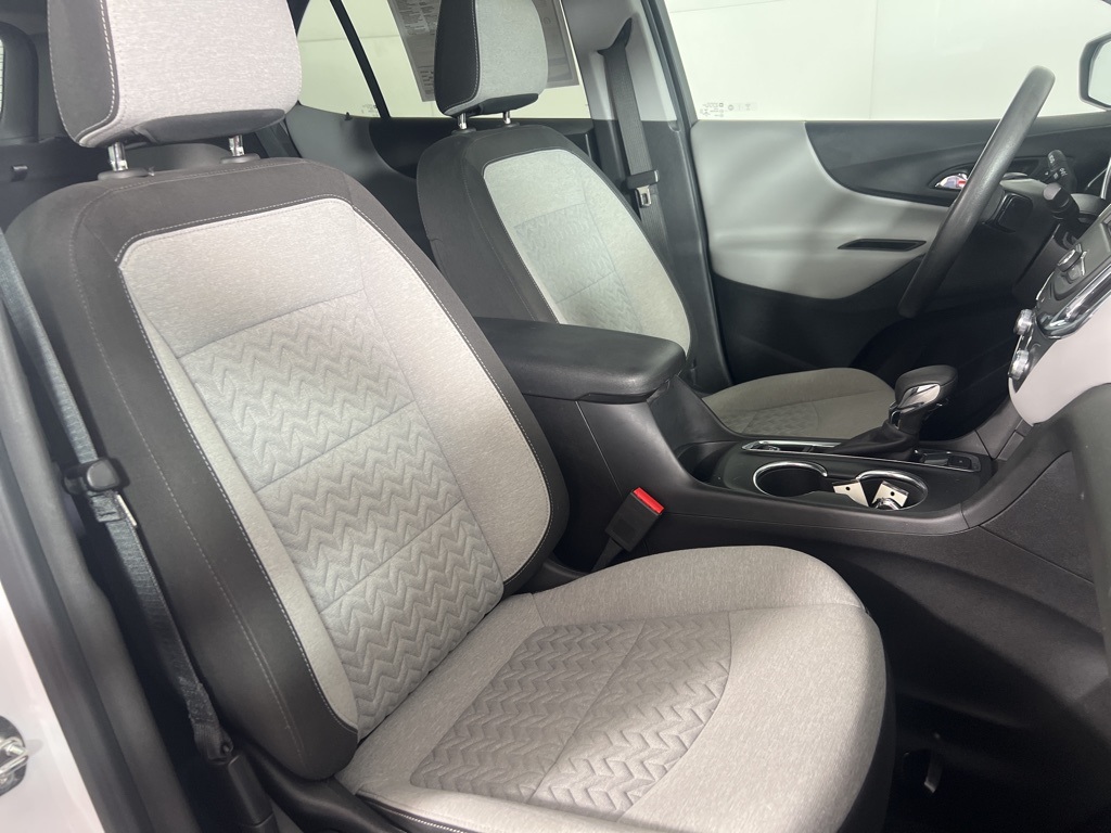 2022 Chevrolet Equinox LS photo 13