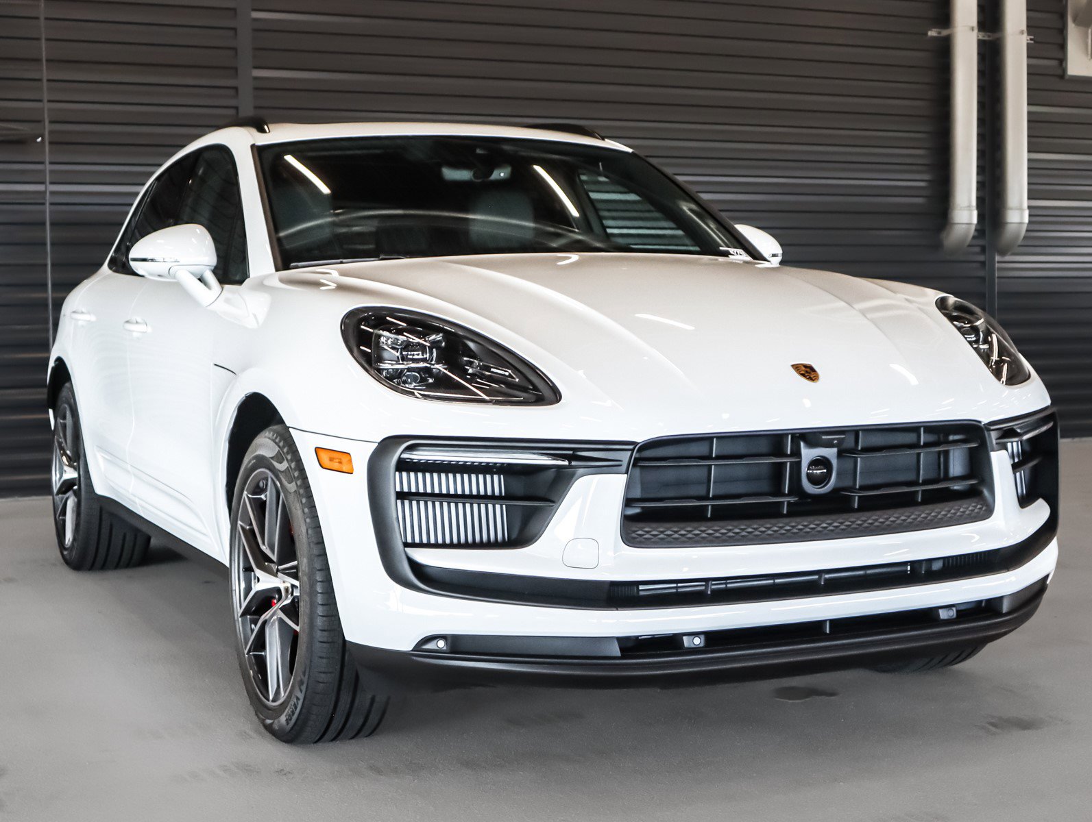 2025 Porsche Macan S photo 7