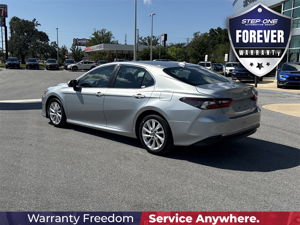2023 Toyota Camry LE photo 3